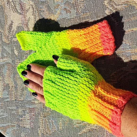 HandCrafted Knit Hand Warmers Wrist Texting Fingerless Gloves Mitts Winter Fall - Picture 1 of 5